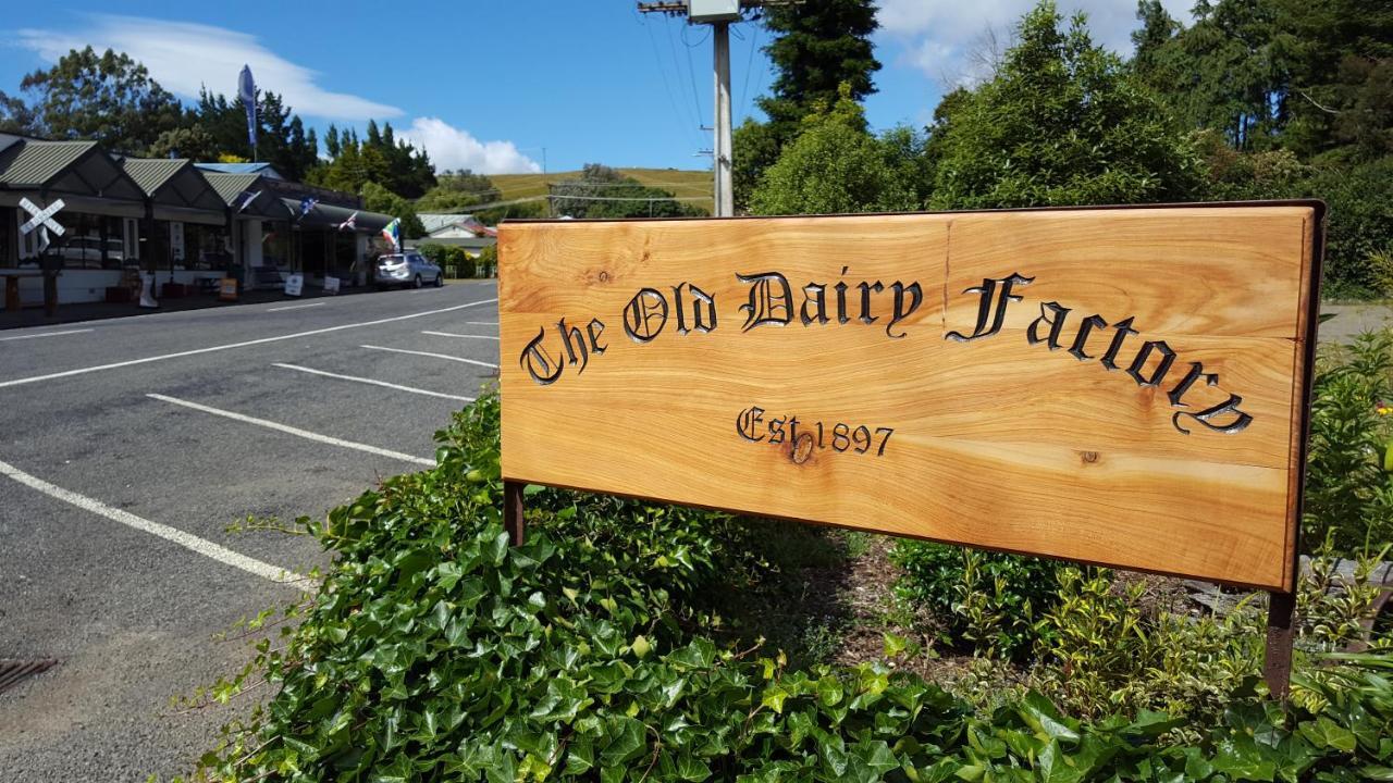 The Old Dairy Factory Bed & Breakfast Norsewood Bagian luar foto